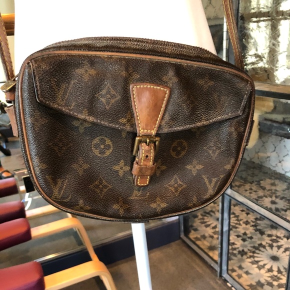 Louis Vuitton Handbags - Louis Vuitton juene fills crossbody bag.